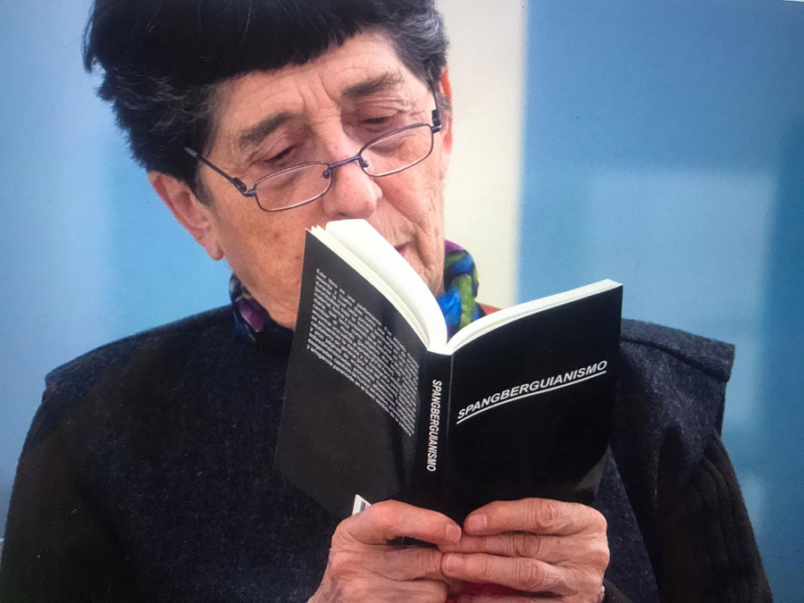 Esther Ferrer leyendo Spanberguianismo
